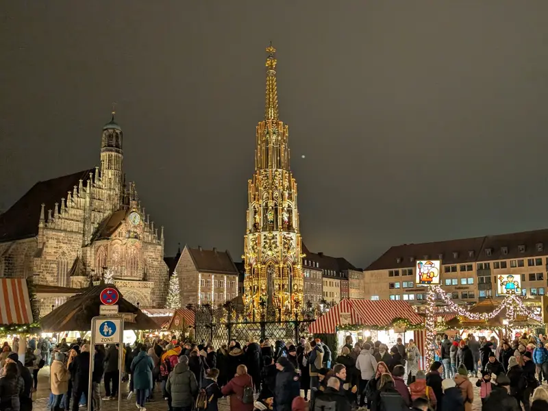 The Frauenkirche and the fountain spire together — the Christmas market in Nuremberg, Germany