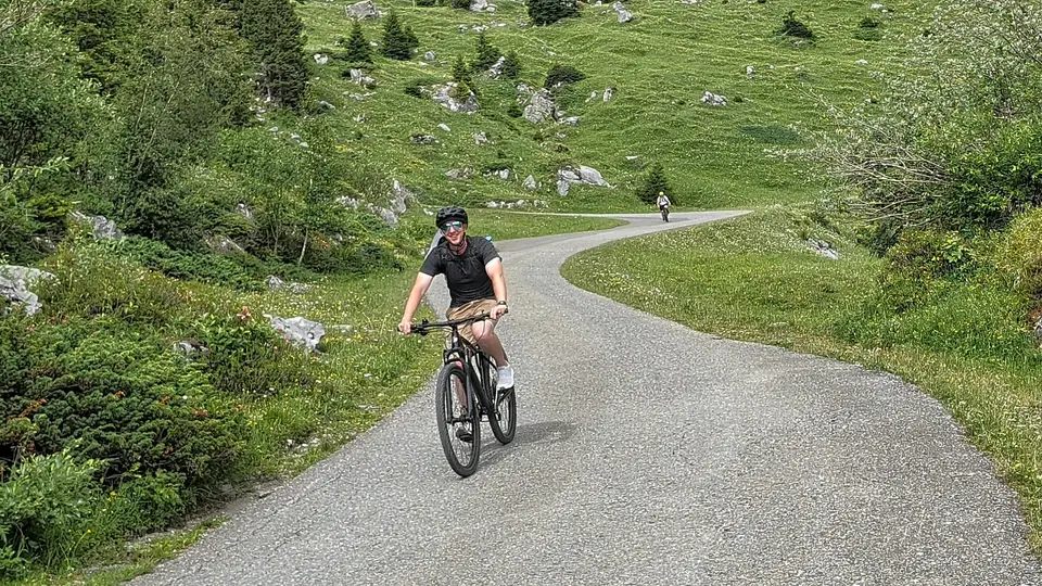 Riding the last of the descent into the village