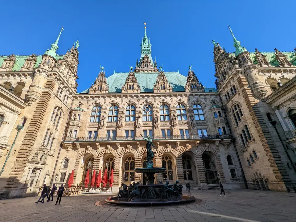 The Rathaus in full sun
