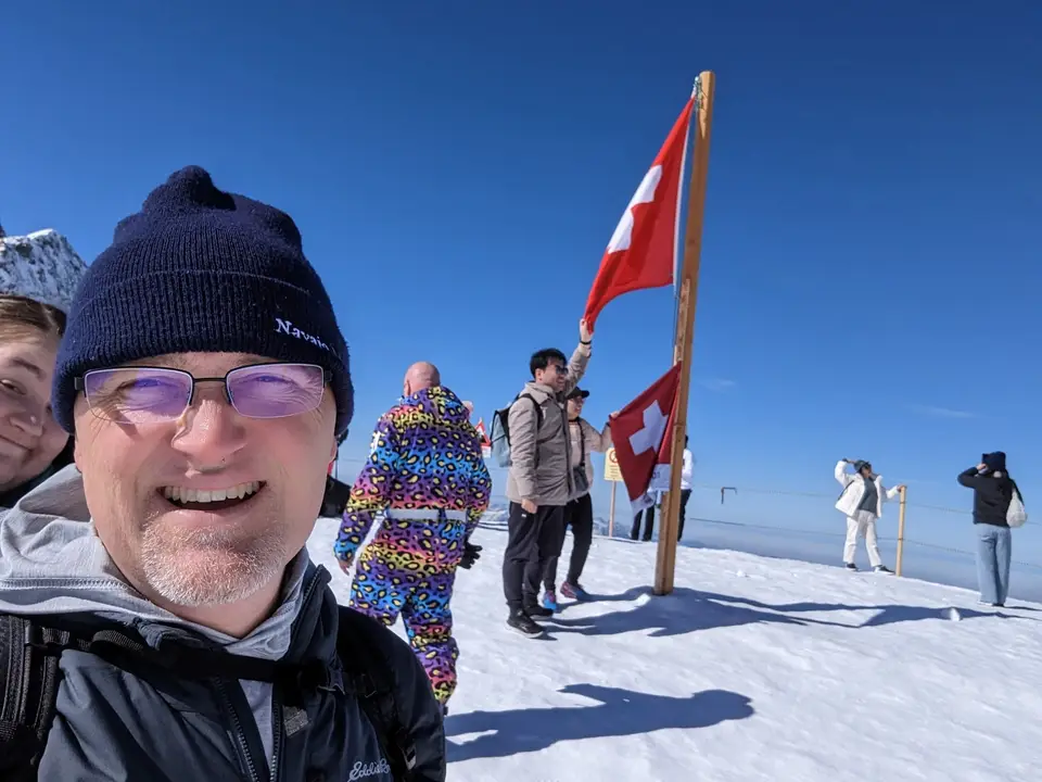 On the snow plateau, the flag behind