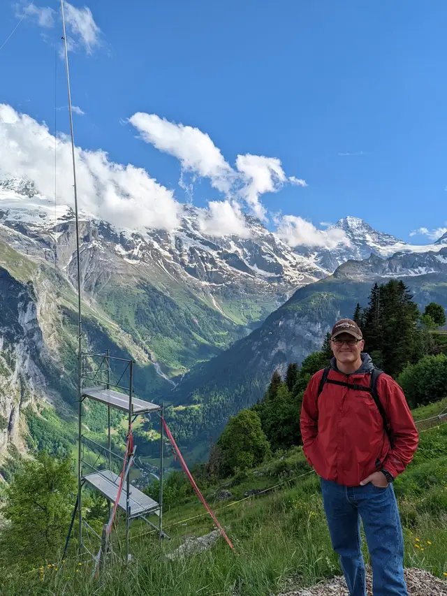 On the terrace, the peaks across the valley