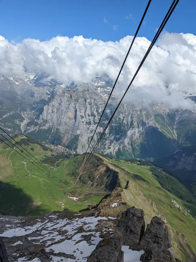 The cable dropping away toward Mürren
